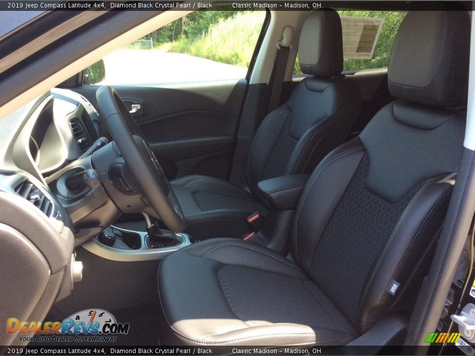 2019 Jeep Compass Latitude 4x4 Diamond Black Crystal Pearl / Black Photo #3