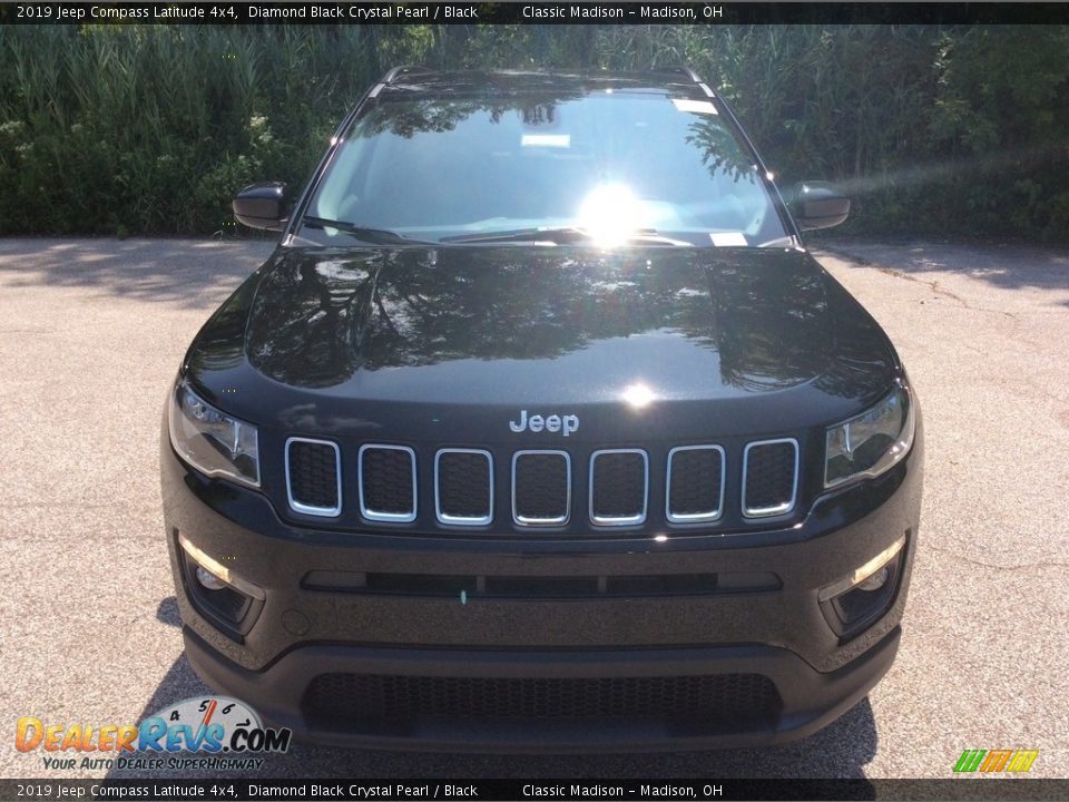 2019 Jeep Compass Latitude 4x4 Diamond Black Crystal Pearl / Black Photo #4