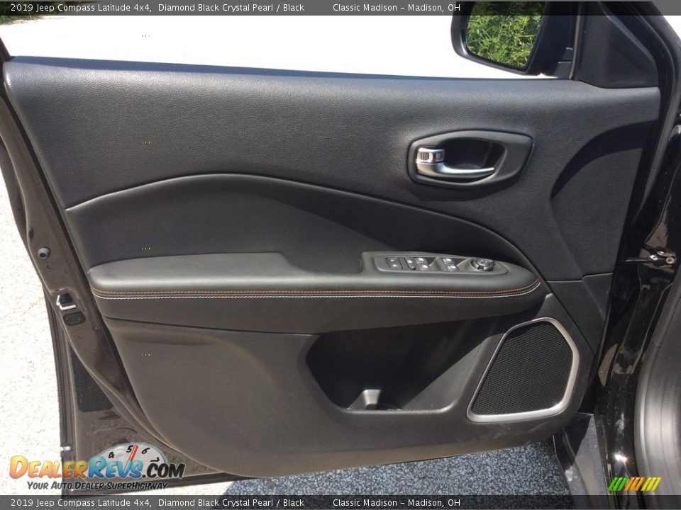 2019 Jeep Compass Latitude 4x4 Diamond Black Crystal Pearl / Black Photo #10