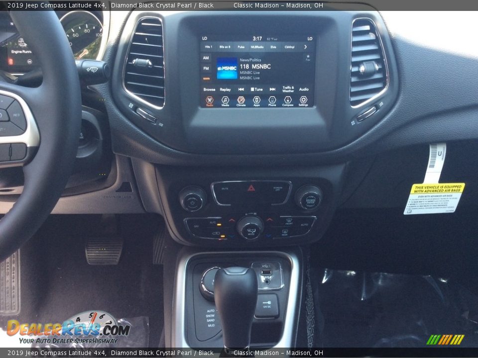 2019 Jeep Compass Latitude 4x4 Diamond Black Crystal Pearl / Black Photo #14