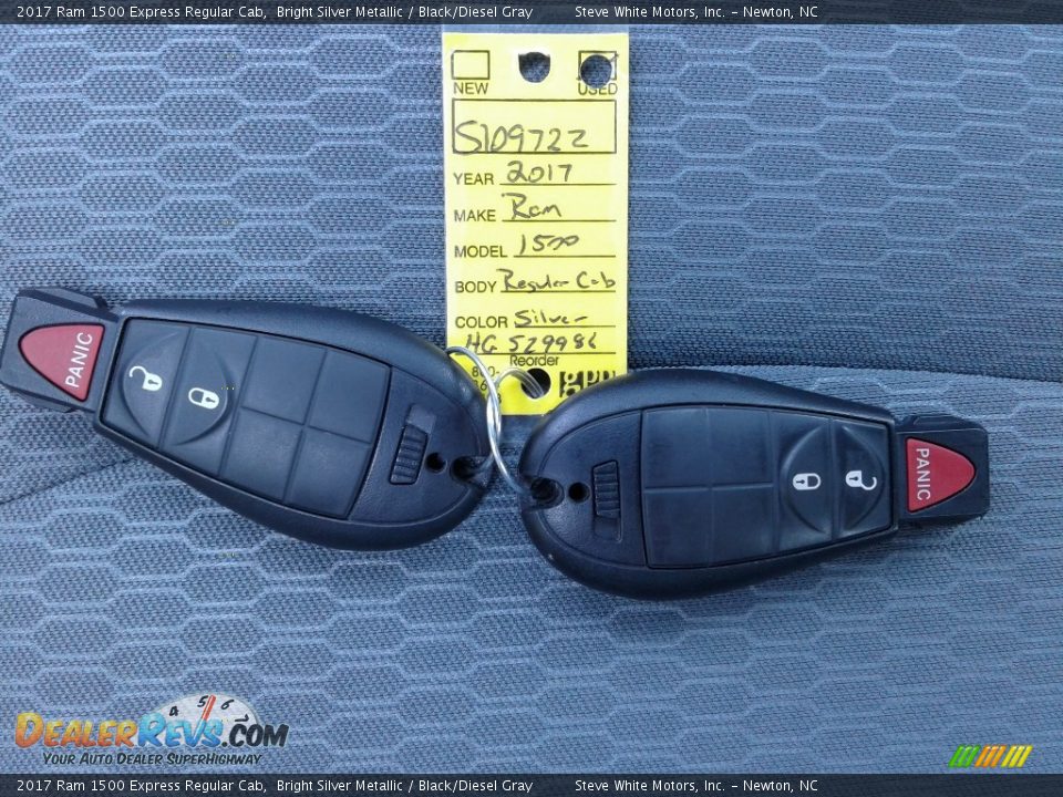 2017 Ram 1500 Express Regular Cab Bright Silver Metallic / Black/Diesel Gray Photo #28