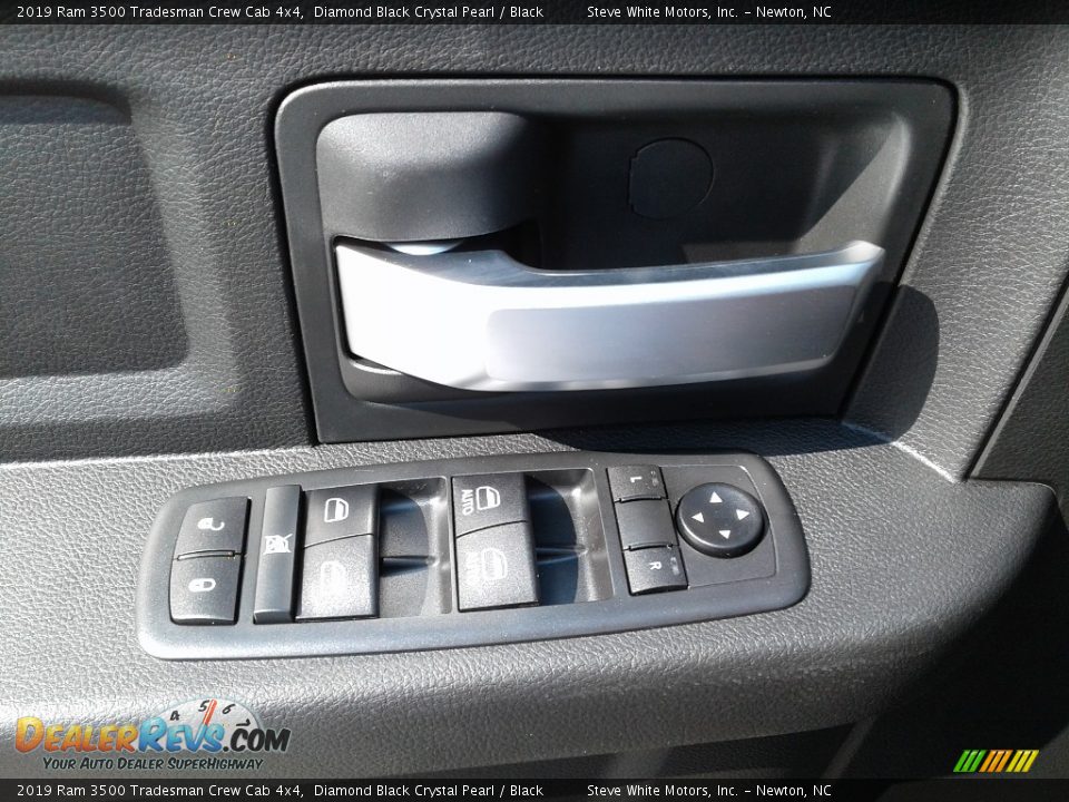 2019 Ram 3500 Tradesman Crew Cab 4x4 Diamond Black Crystal Pearl / Black Photo #9