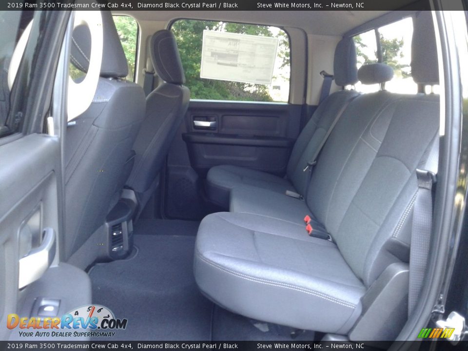 2019 Ram 3500 Tradesman Crew Cab 4x4 Diamond Black Crystal Pearl / Black Photo #11