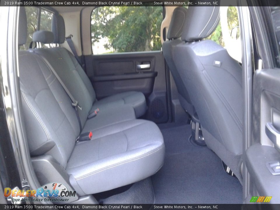 2019 Ram 3500 Tradesman Crew Cab 4x4 Diamond Black Crystal Pearl / Black Photo #13