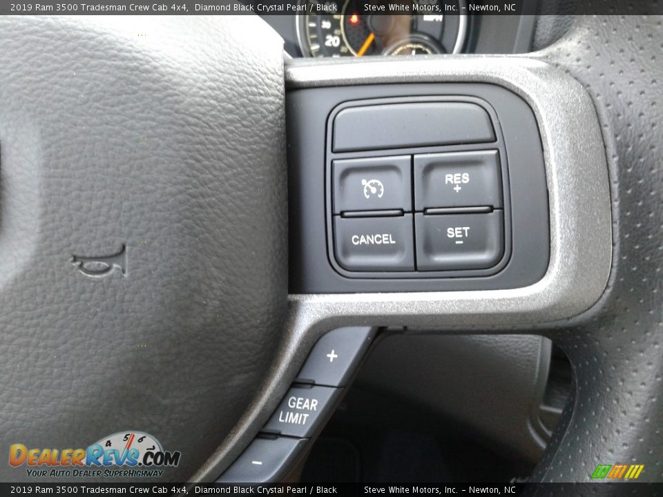 2019 Ram 3500 Tradesman Crew Cab 4x4 Diamond Black Crystal Pearl / Black Photo #17