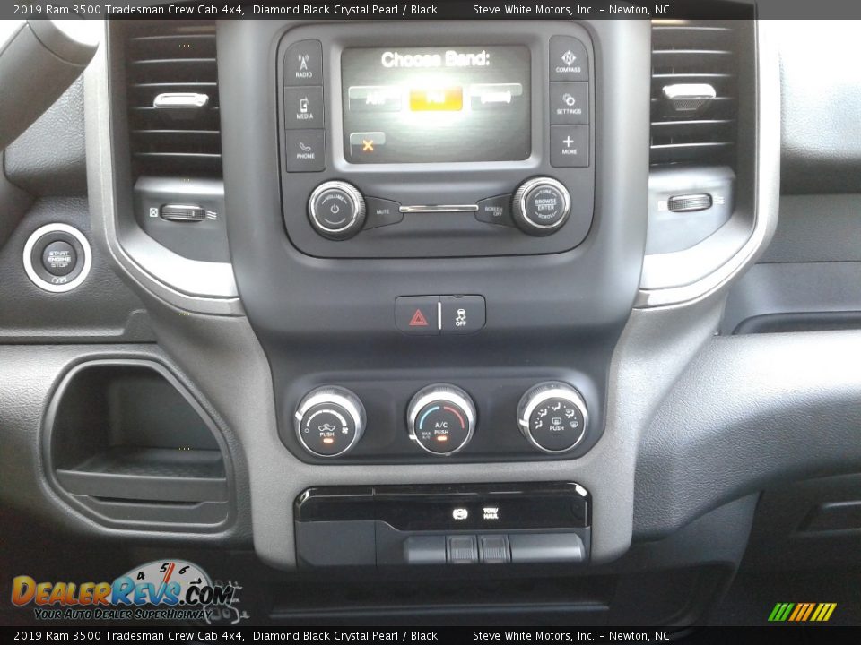 2019 Ram 3500 Tradesman Crew Cab 4x4 Diamond Black Crystal Pearl / Black Photo #19