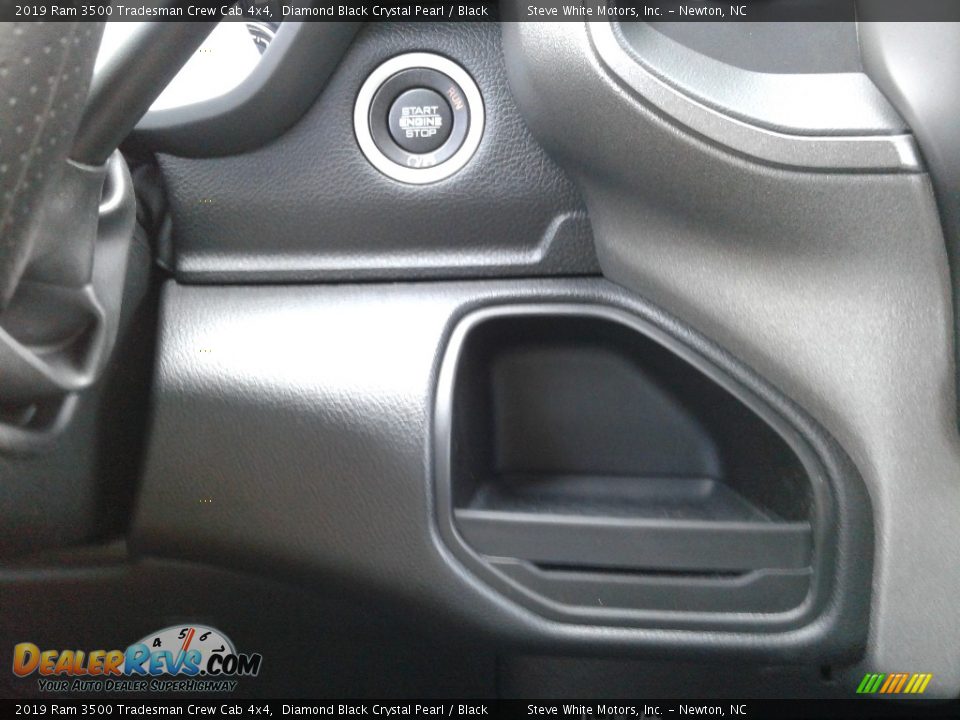 2019 Ram 3500 Tradesman Crew Cab 4x4 Diamond Black Crystal Pearl / Black Photo #21