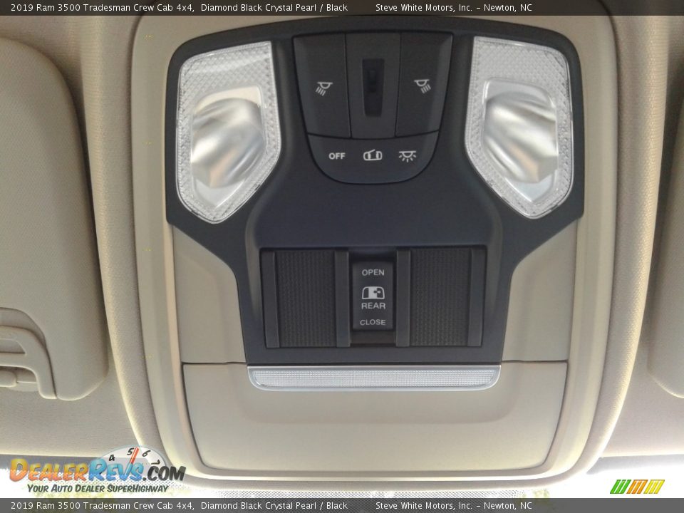 2019 Ram 3500 Tradesman Crew Cab 4x4 Diamond Black Crystal Pearl / Black Photo #24