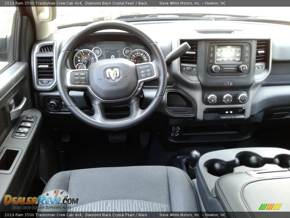 2019 Ram 3500 Tradesman Crew Cab 4x4 Diamond Black Crystal Pearl / Black Photo #25
