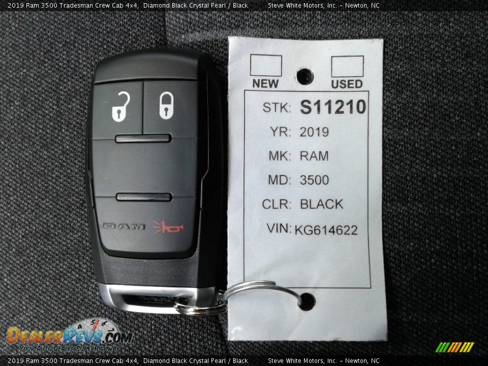 2019 Ram 3500 Tradesman Crew Cab 4x4 Diamond Black Crystal Pearl / Black Photo #26