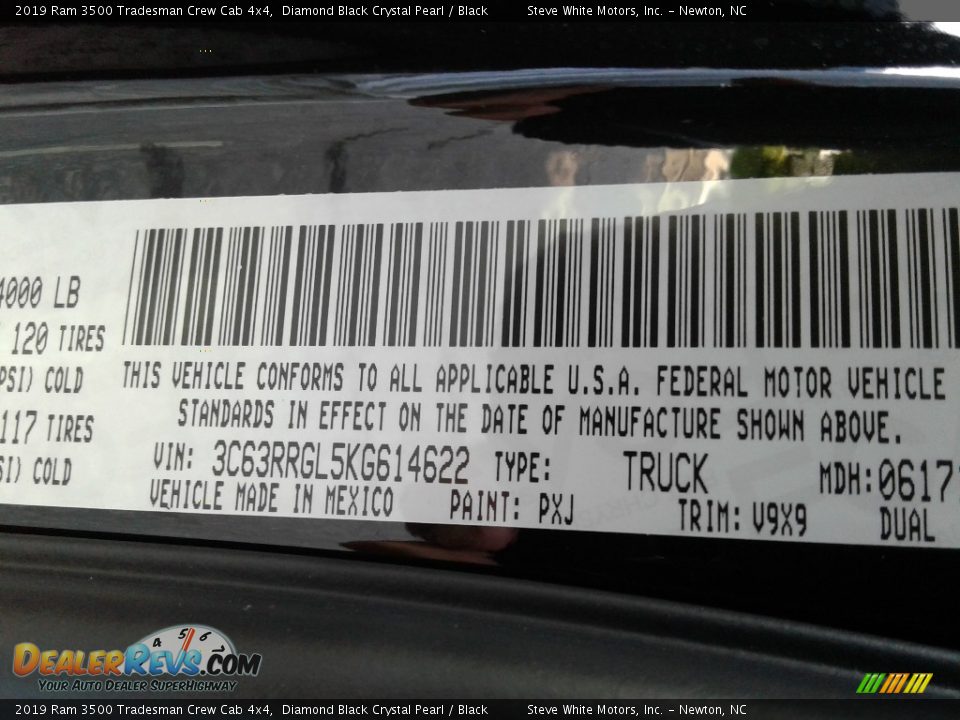 2019 Ram 3500 Tradesman Crew Cab 4x4 Diamond Black Crystal Pearl / Black Photo #28