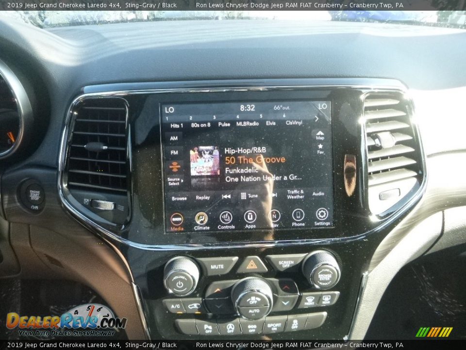 2019 Jeep Grand Cherokee Laredo 4x4 Sting-Gray / Black Photo #16