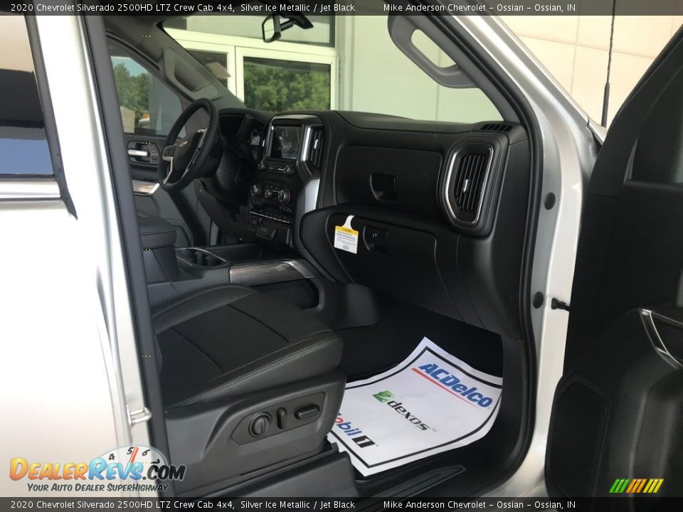 2020 Chevrolet Silverado 2500HD LTZ Crew Cab 4x4 Silver Ice Metallic / Jet Black Photo #13