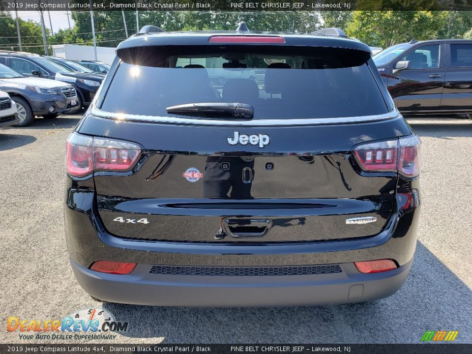 2019 Jeep Compass Latitude 4x4 Diamond Black Crystal Pearl / Black Photo #5