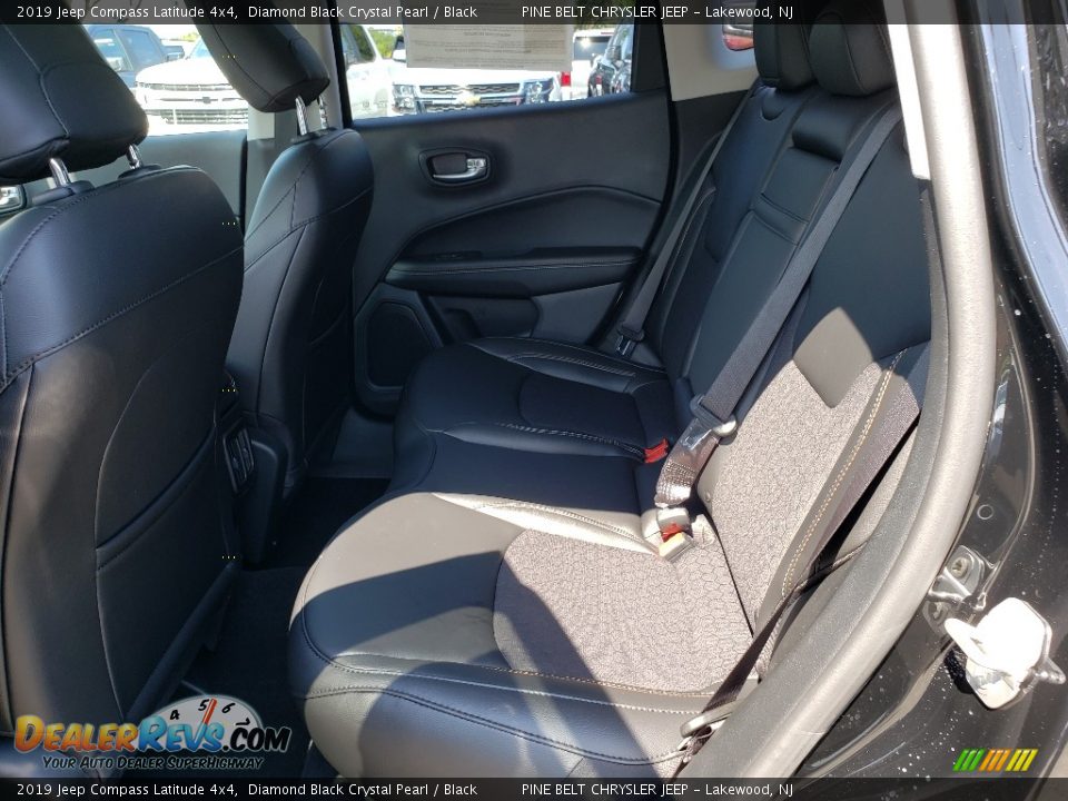 2019 Jeep Compass Latitude 4x4 Diamond Black Crystal Pearl / Black Photo #6