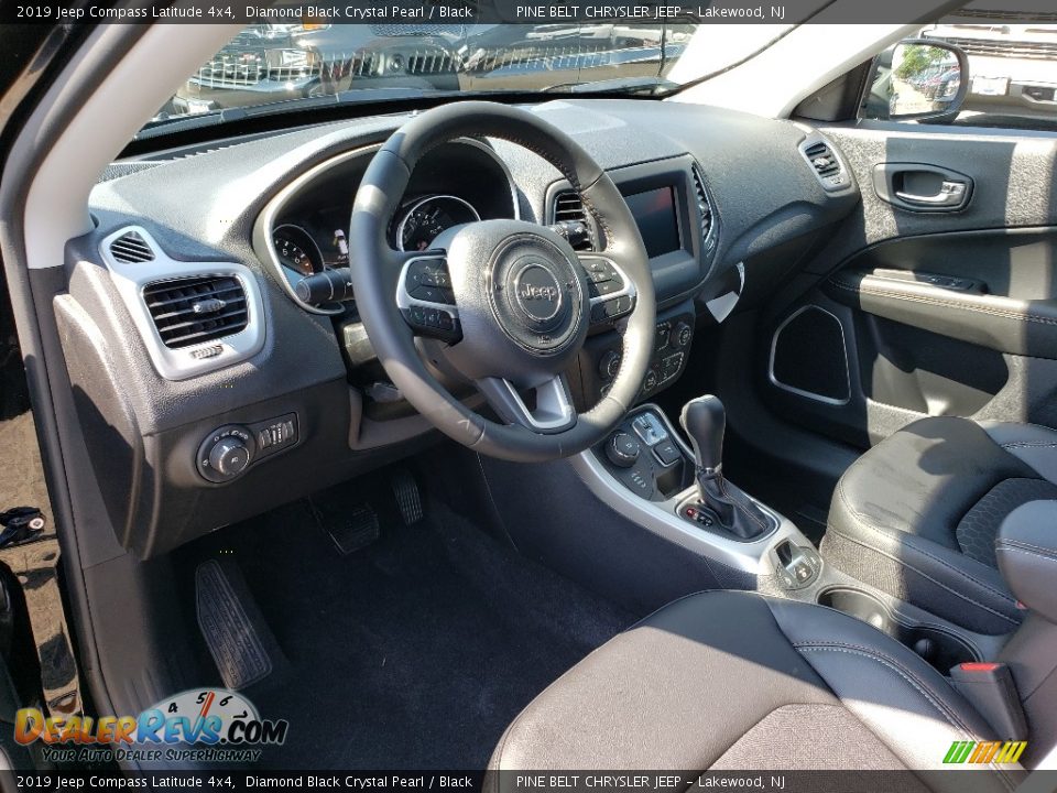 2019 Jeep Compass Latitude 4x4 Diamond Black Crystal Pearl / Black Photo #7