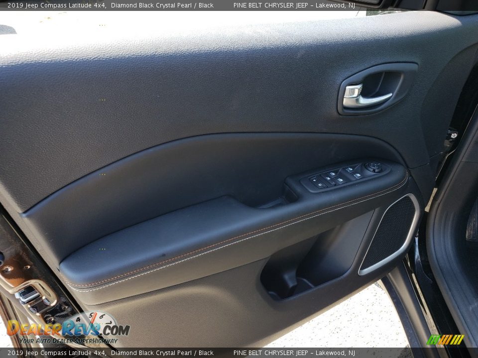 2019 Jeep Compass Latitude 4x4 Diamond Black Crystal Pearl / Black Photo #8