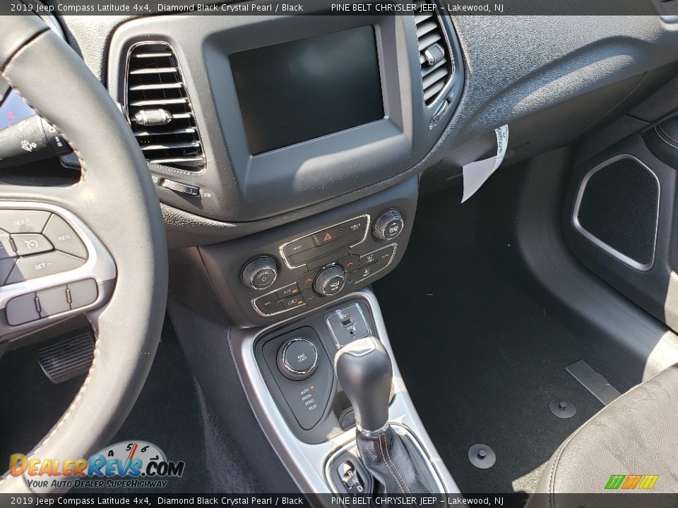 2019 Jeep Compass Latitude 4x4 Diamond Black Crystal Pearl / Black Photo #10