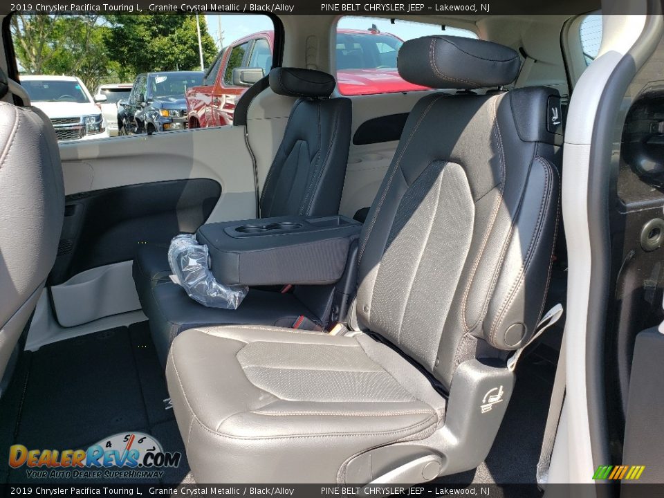 2019 Chrysler Pacifica Touring L Granite Crystal Metallic / Black/Alloy Photo #6