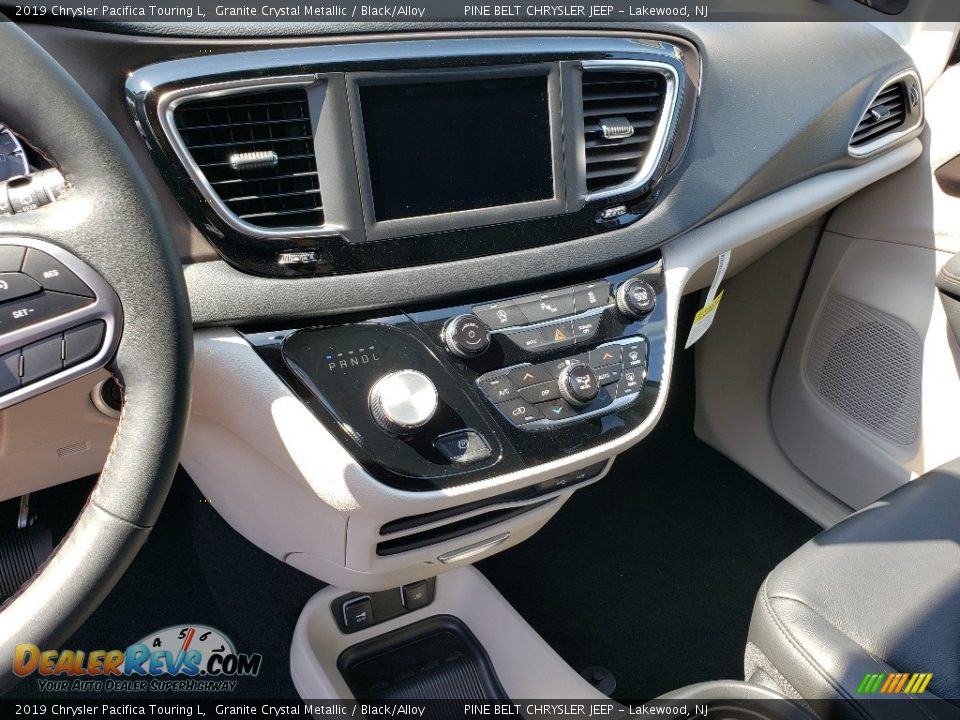 2019 Chrysler Pacifica Touring L Granite Crystal Metallic / Black/Alloy Photo #10