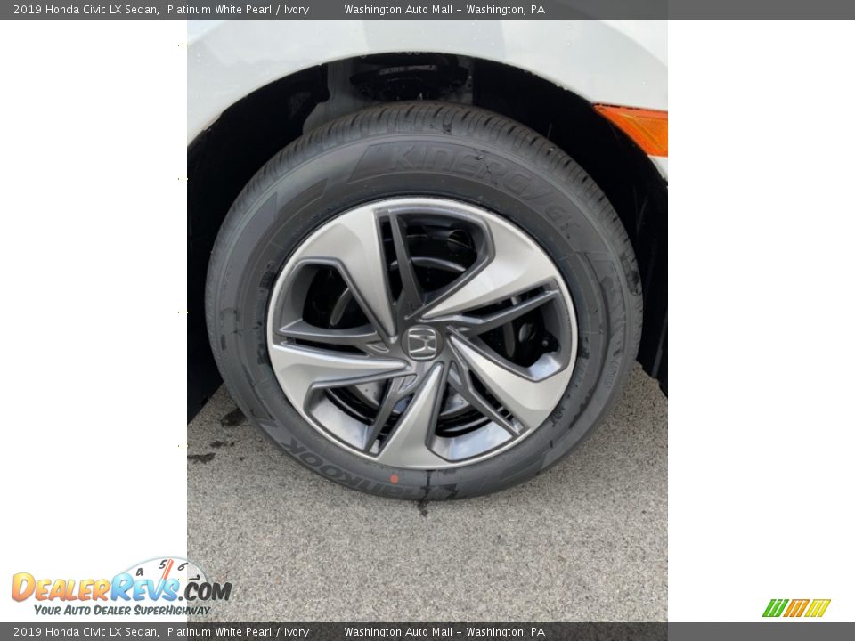 2019 Honda Civic LX Sedan Platinum White Pearl / Ivory Photo #28