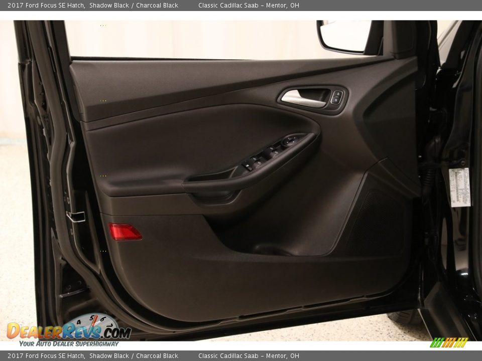 2017 Ford Focus SE Hatch Shadow Black / Charcoal Black Photo #4