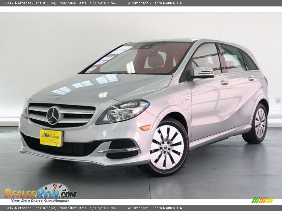 Front 3/4 View of 2017 Mercedes-Benz B 250e Photo #12