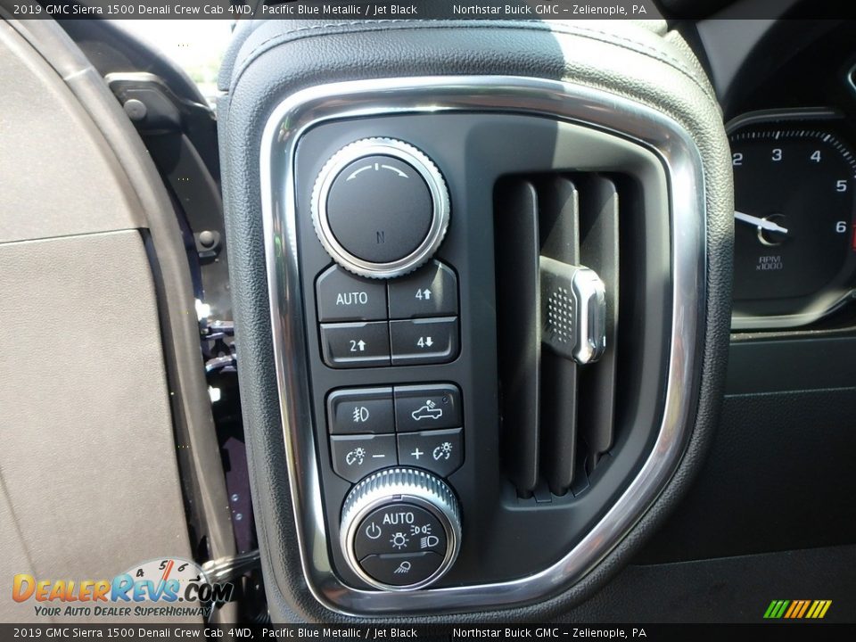 Controls of 2019 GMC Sierra 1500 Denali Crew Cab 4WD Photo #15