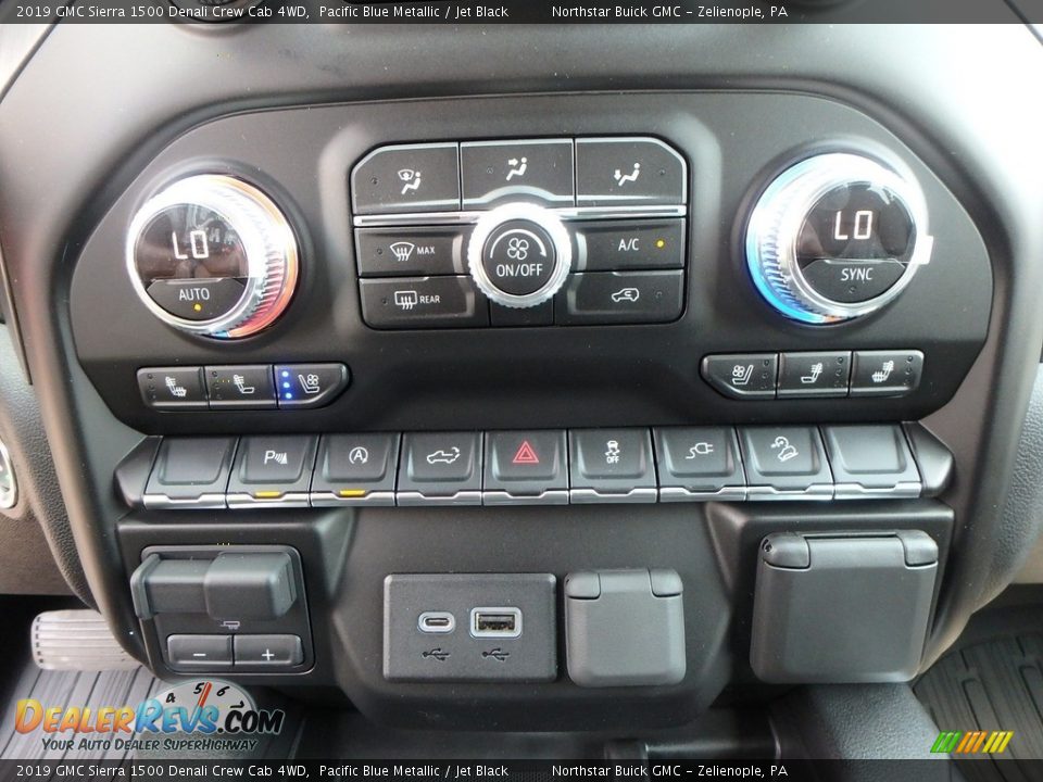 Controls of 2019 GMC Sierra 1500 Denali Crew Cab 4WD Photo #18