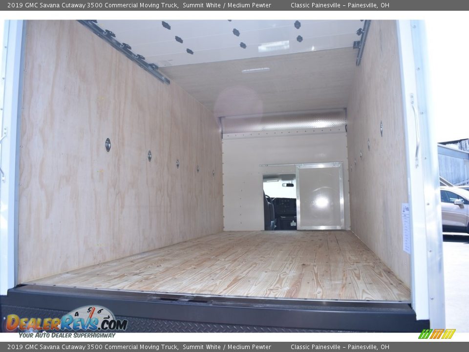 2019 GMC Savana Cutaway 3500 Commercial Moving Truck Summit White / Medium Pewter Photo #10