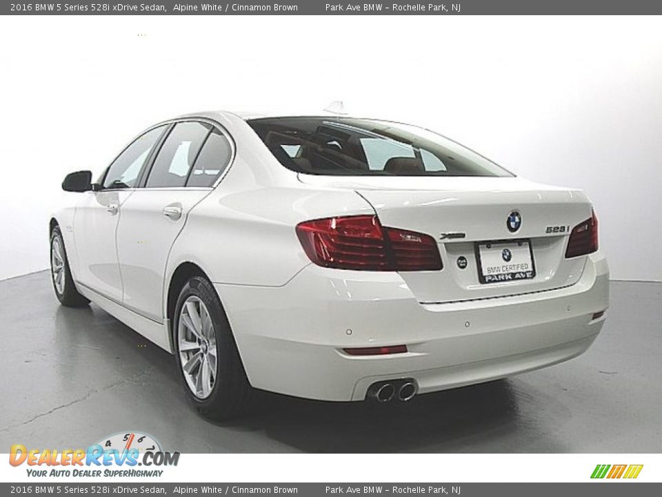 2016 BMW 5 Series 528i xDrive Sedan Alpine White / Cinnamon Brown Photo #2