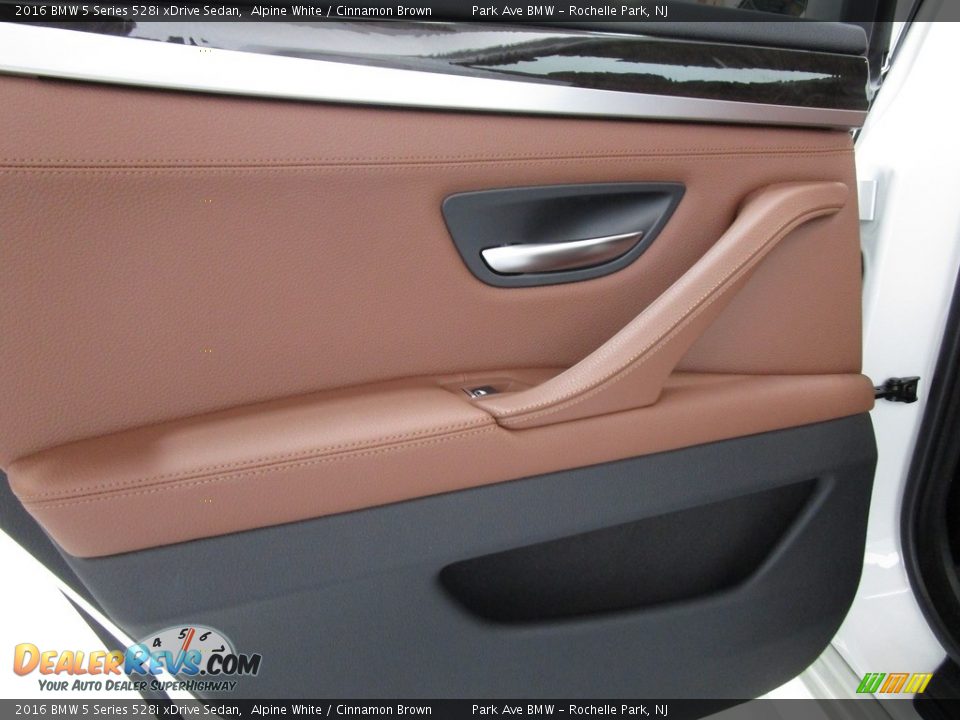 2016 BMW 5 Series 528i xDrive Sedan Alpine White / Cinnamon Brown Photo #10