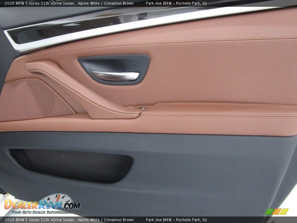 2016 BMW 5 Series 528i xDrive Sedan Alpine White / Cinnamon Brown Photo #13