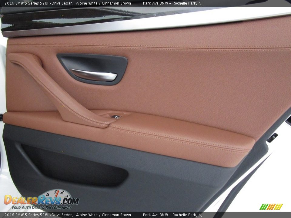 2016 BMW 5 Series 528i xDrive Sedan Alpine White / Cinnamon Brown Photo #16