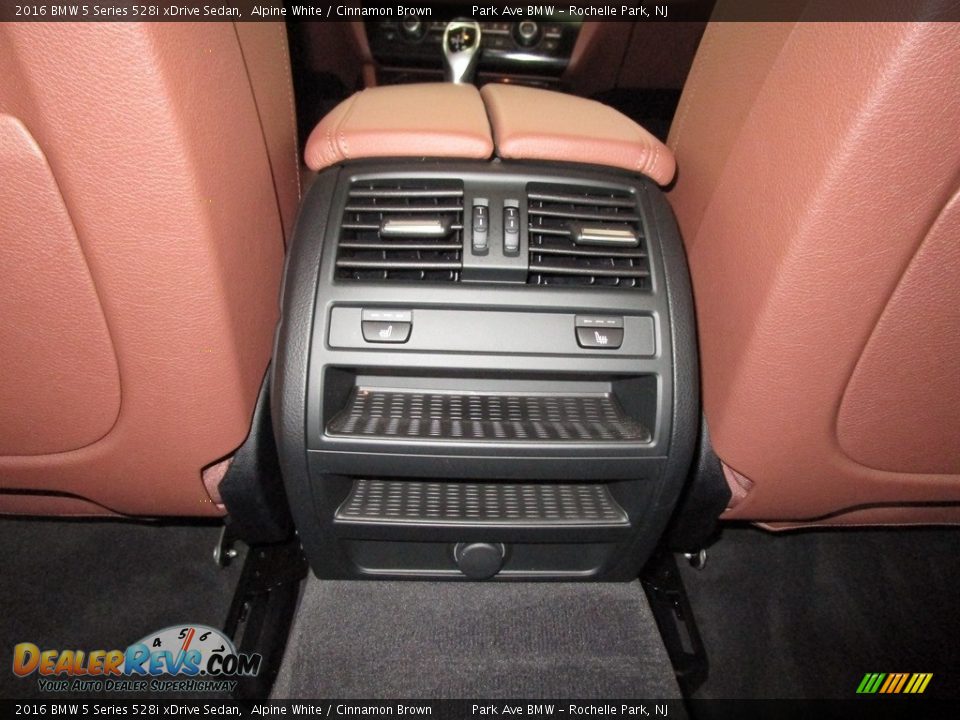 2016 BMW 5 Series 528i xDrive Sedan Alpine White / Cinnamon Brown Photo #19