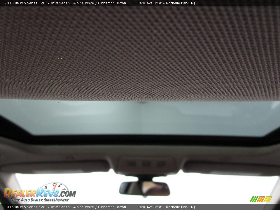 2016 BMW 5 Series 528i xDrive Sedan Alpine White / Cinnamon Brown Photo #21