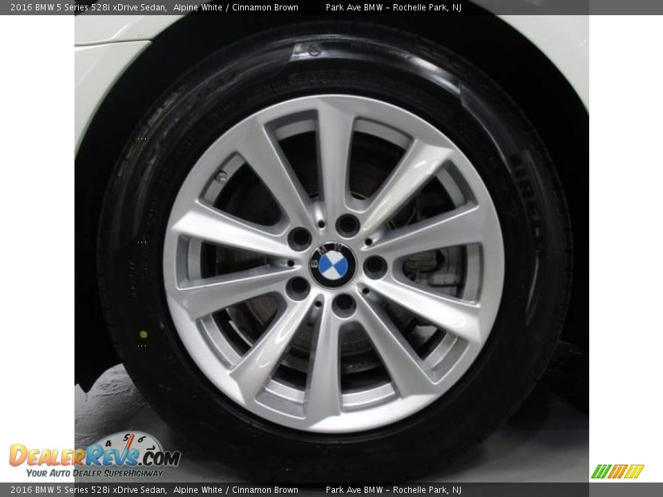 2016 BMW 5 Series 528i xDrive Sedan Alpine White / Cinnamon Brown Photo #29