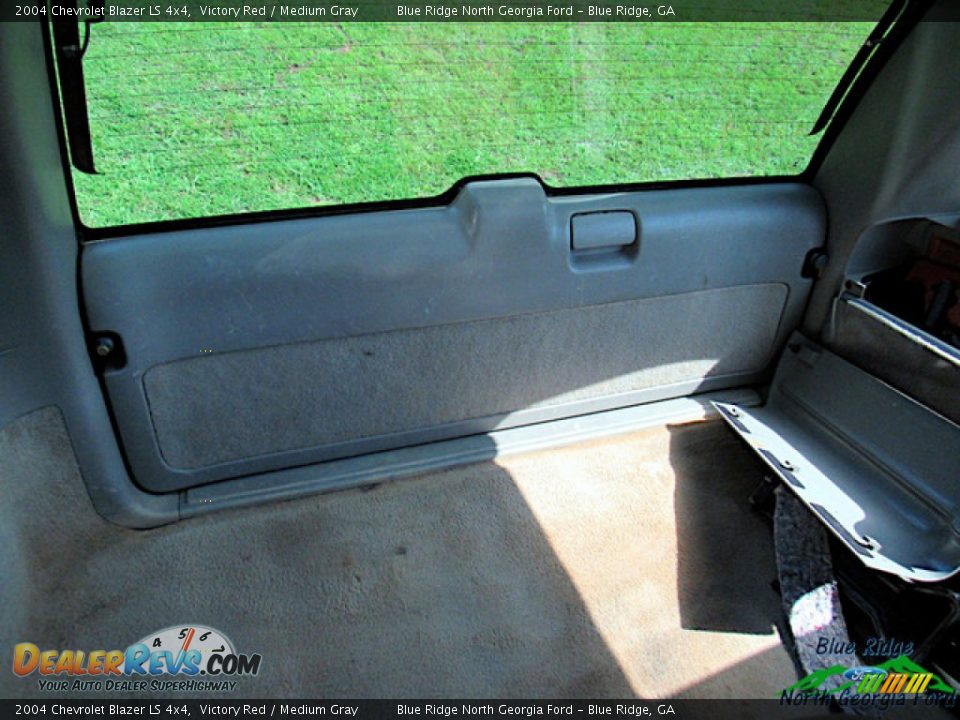 2004 Chevrolet Blazer LS 4x4 Victory Red / Medium Gray Photo #9