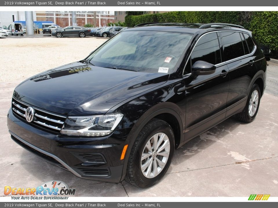 2019 Volkswagen Tiguan SE Deep Black Pearl / Titan Black Photo #3