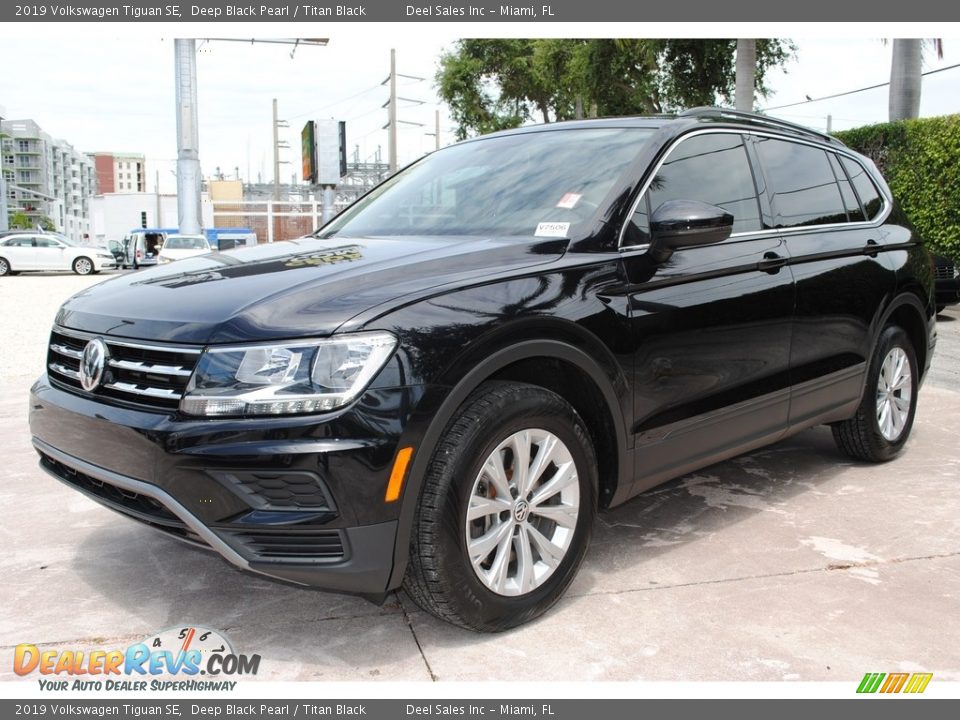 2019 Volkswagen Tiguan SE Deep Black Pearl / Titan Black Photo #4