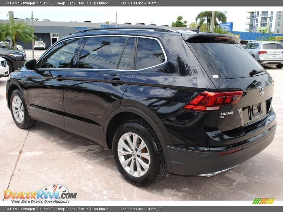 2019 Volkswagen Tiguan SE Deep Black Pearl / Titan Black Photo #5