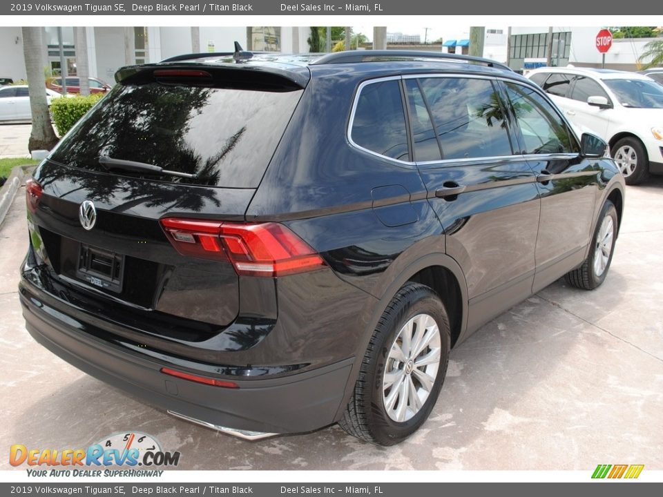 2019 Volkswagen Tiguan SE Deep Black Pearl / Titan Black Photo #8