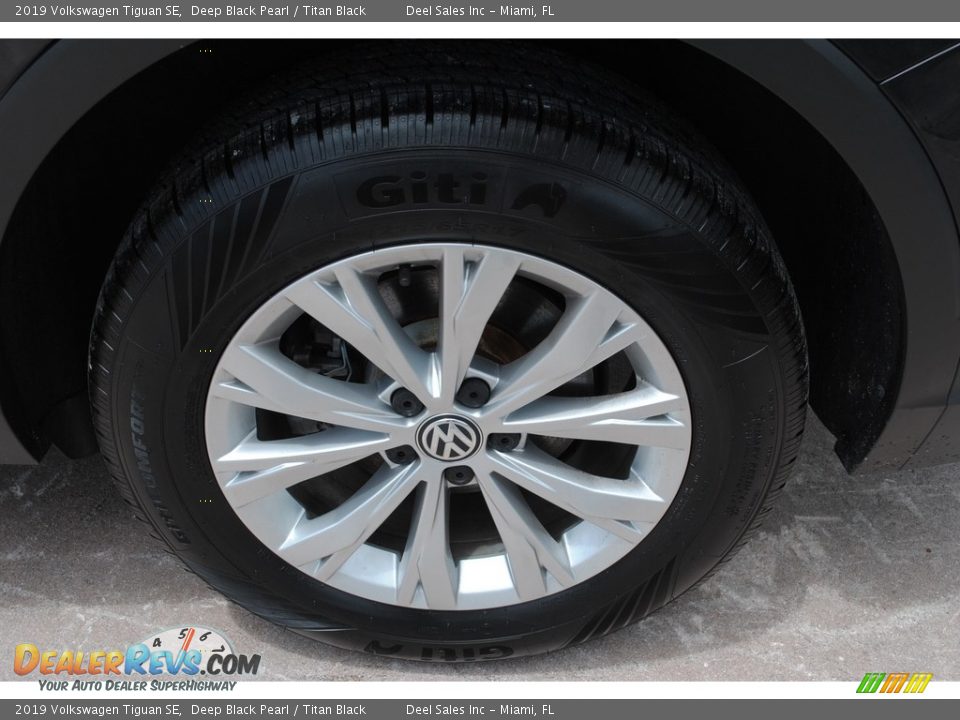 2019 Volkswagen Tiguan SE Deep Black Pearl / Titan Black Photo #10
