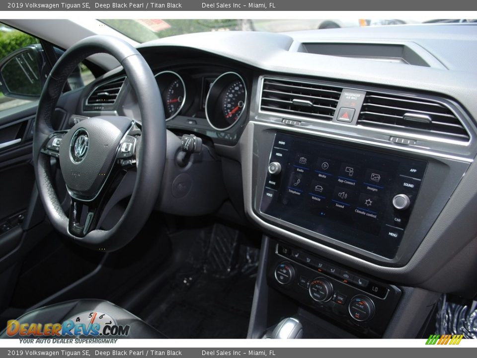 2019 Volkswagen Tiguan SE Deep Black Pearl / Titan Black Photo #18