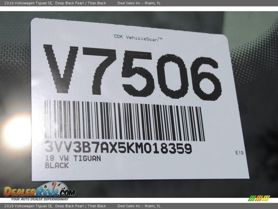 2019 Volkswagen Tiguan SE Deep Black Pearl / Titan Black Photo #19