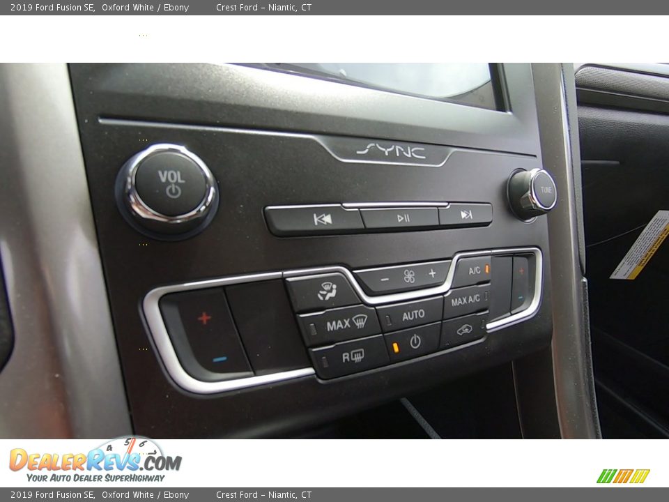 2019 Ford Fusion SE Oxford White / Ebony Photo #16