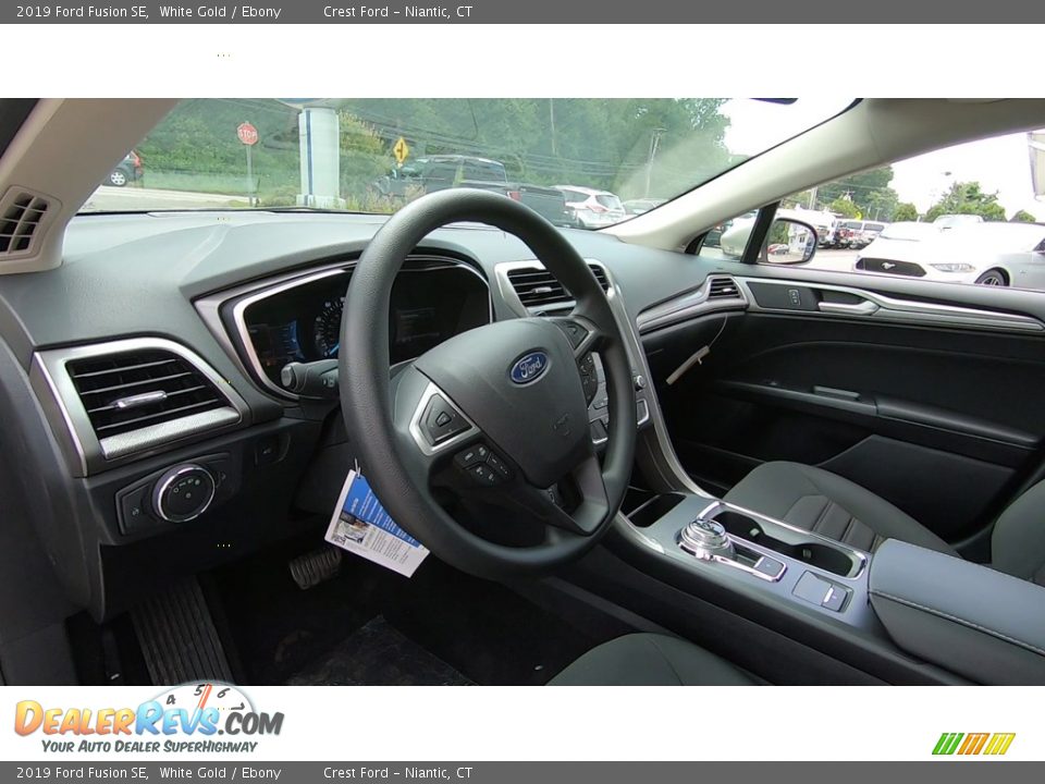 2019 Ford Fusion SE White Gold / Ebony Photo #11