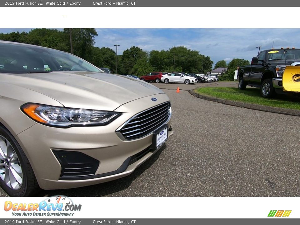 2019 Ford Fusion SE White Gold / Ebony Photo #28