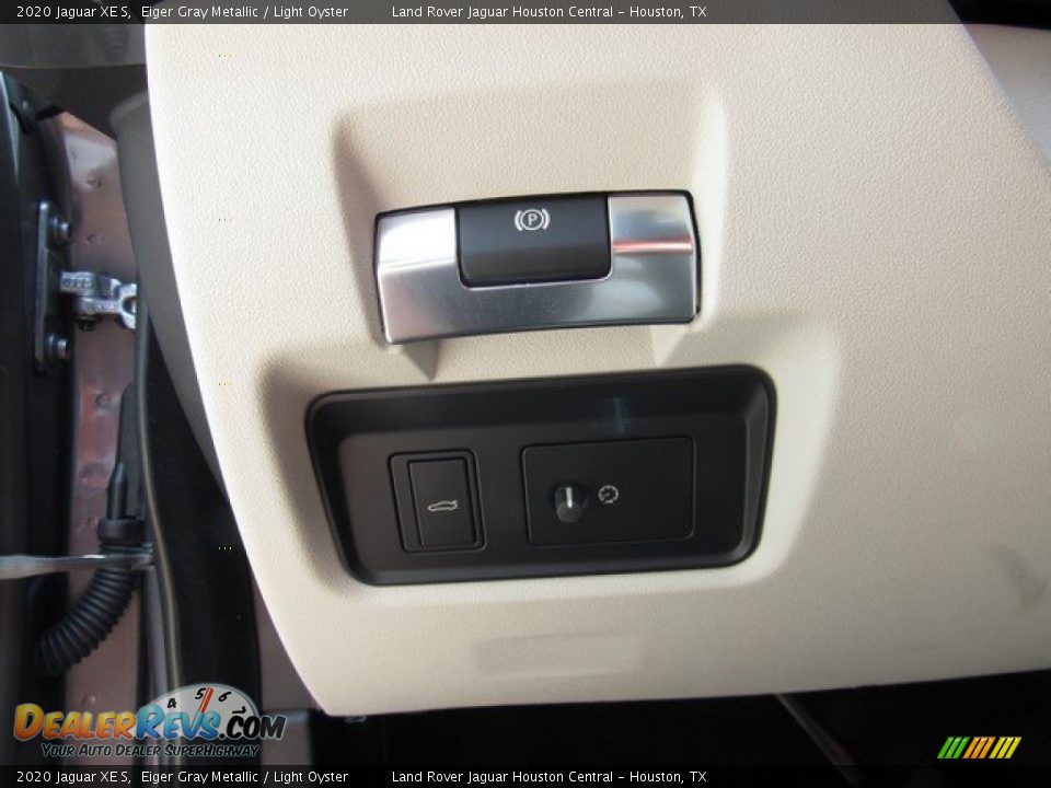 Controls of 2020 Jaguar XE S Photo #27