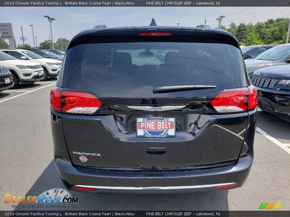 2019 Chrysler Pacifica Touring L Brilliant Black Crystal Pearl / Black/Alloy Photo #5